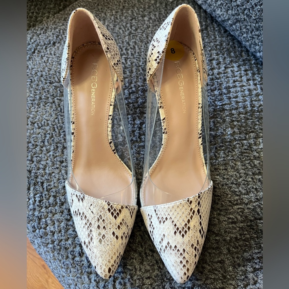 Bcbgeneration Pointed Toe Pump - Picture 2 of 5